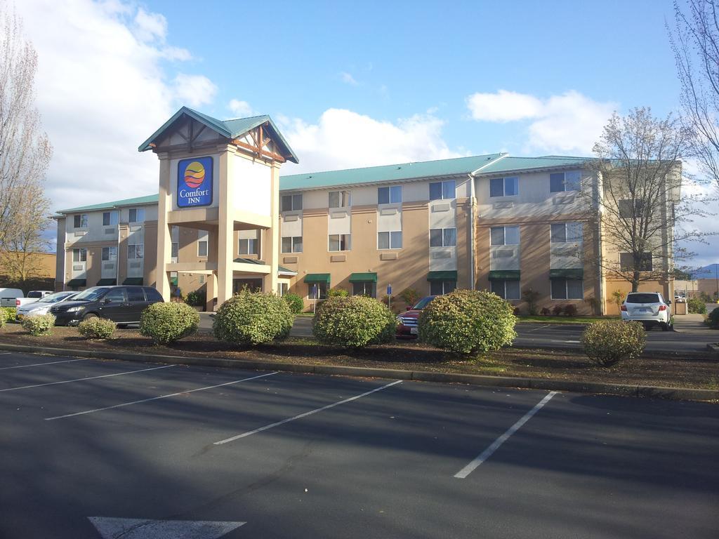 Comfort Inn Medford South Exteriör bild